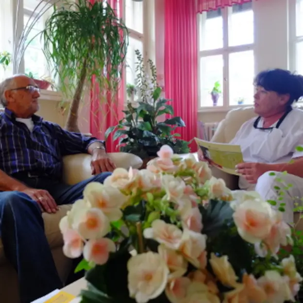 Patientengespräch im Gemeinschaftsraum